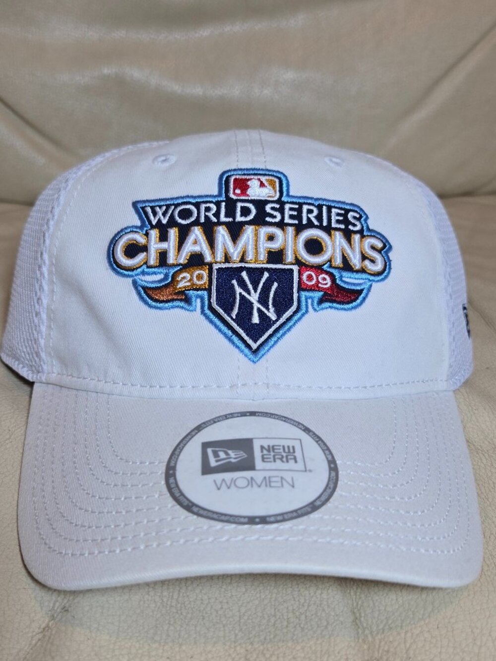 WOMAN Vintage New York Yankees World Series Champions 2009 baseball trucker hat